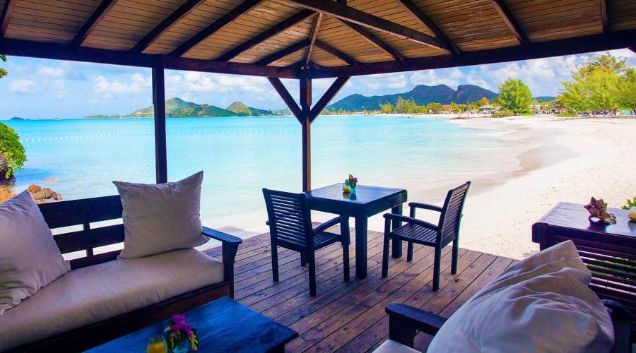 Cocos Hotel - Beachside Lounge
