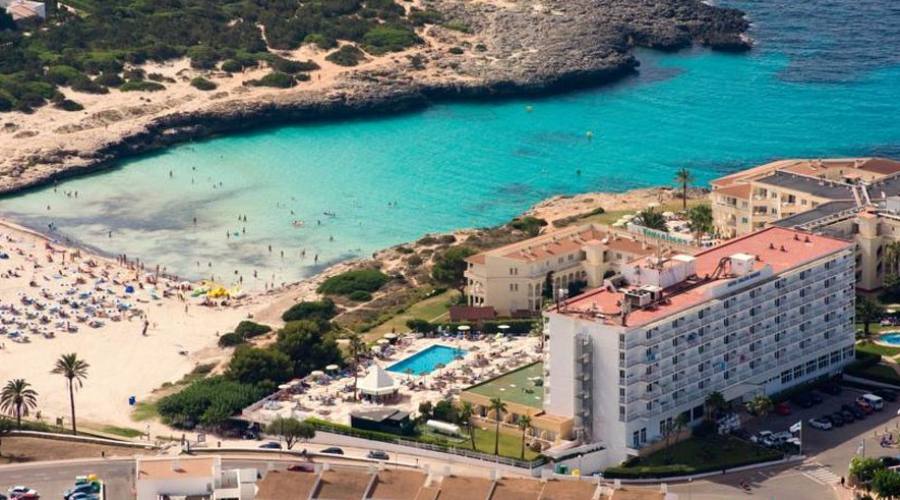 vista struttura mare e piscina