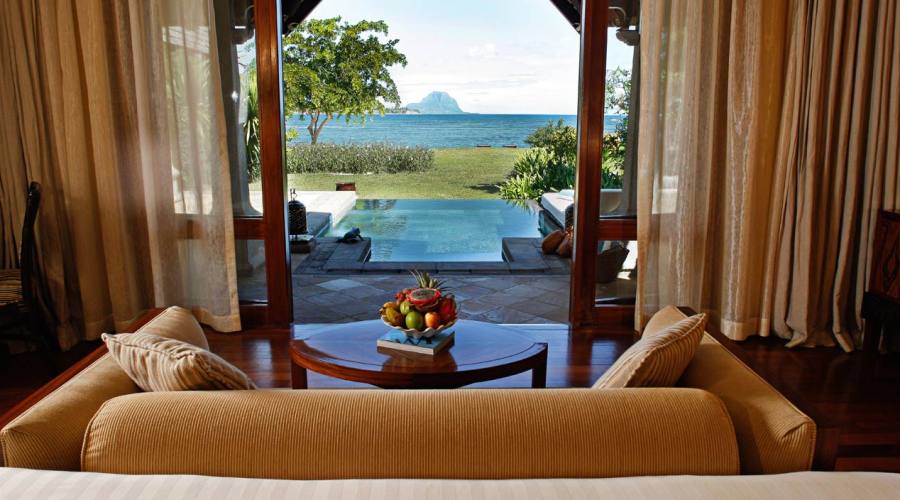 Beachfront Luxury Suite pool Villa