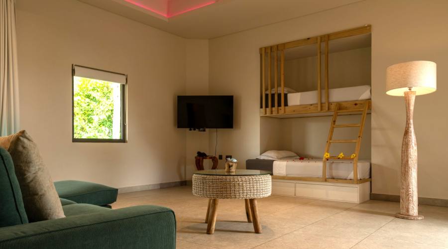 Family suite con letti a castello e living