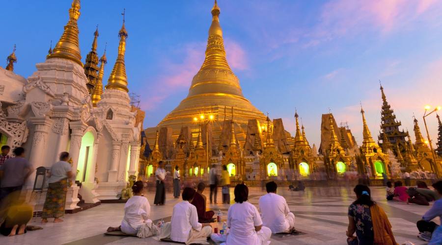 La Shwedagon Pagoda di Yangon