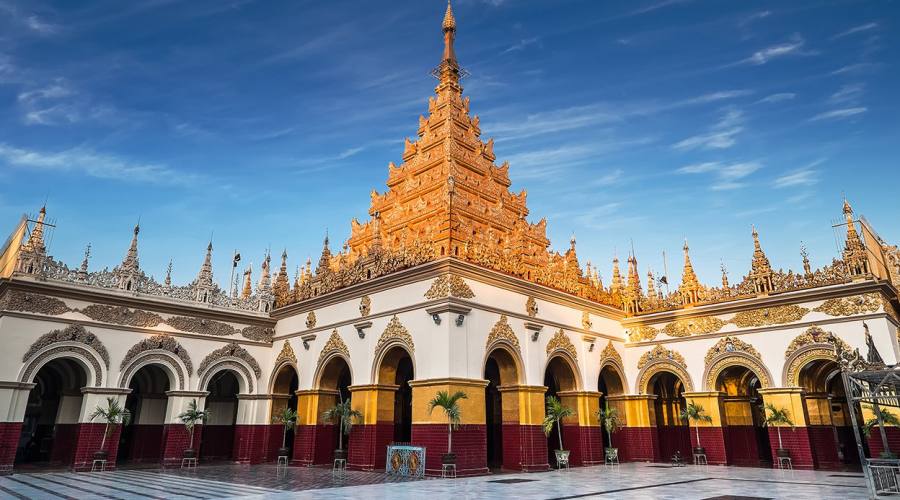  Mahamuni Buddha Temple a Mandalay