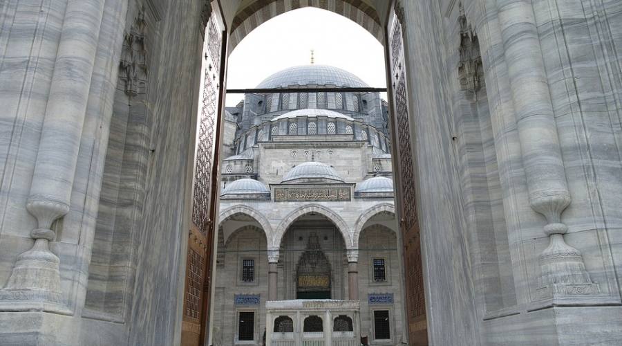 L'ingresso della Grande Moschea