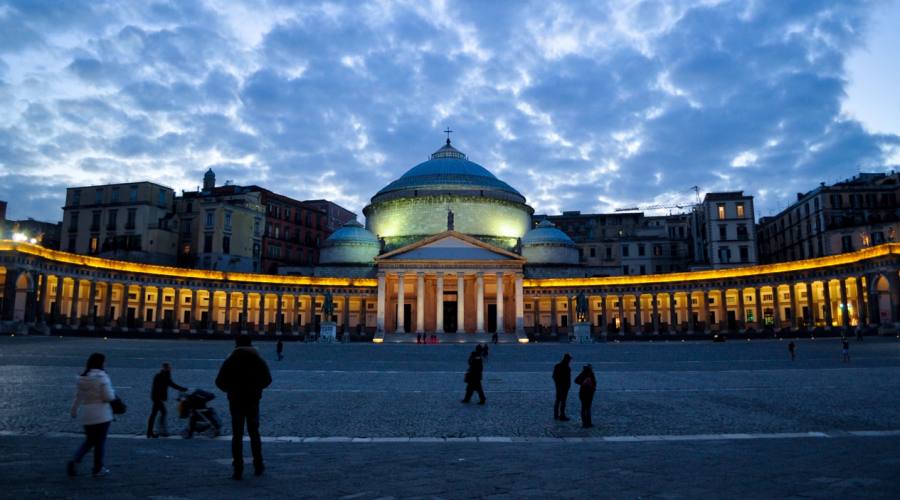 Napoli piazza Plebiscito