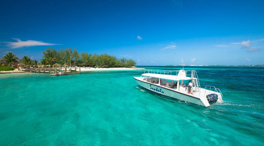 Barca Sandals che porta all'isola privata