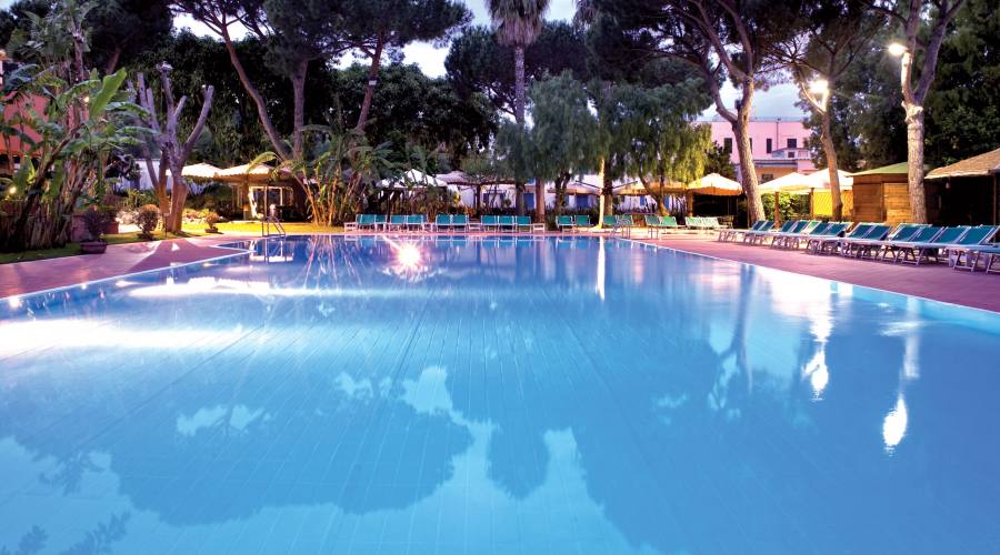 La piscina dell'hotel