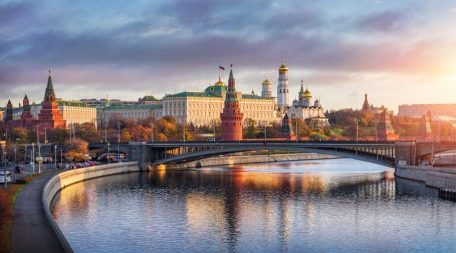 Mosca panoramica sulla Moscova