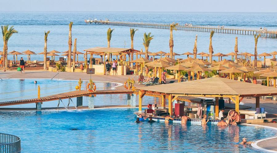 Piscina, spiaggia e pontile