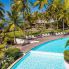 La piscina e i giardini de La Creole Beach Hotel