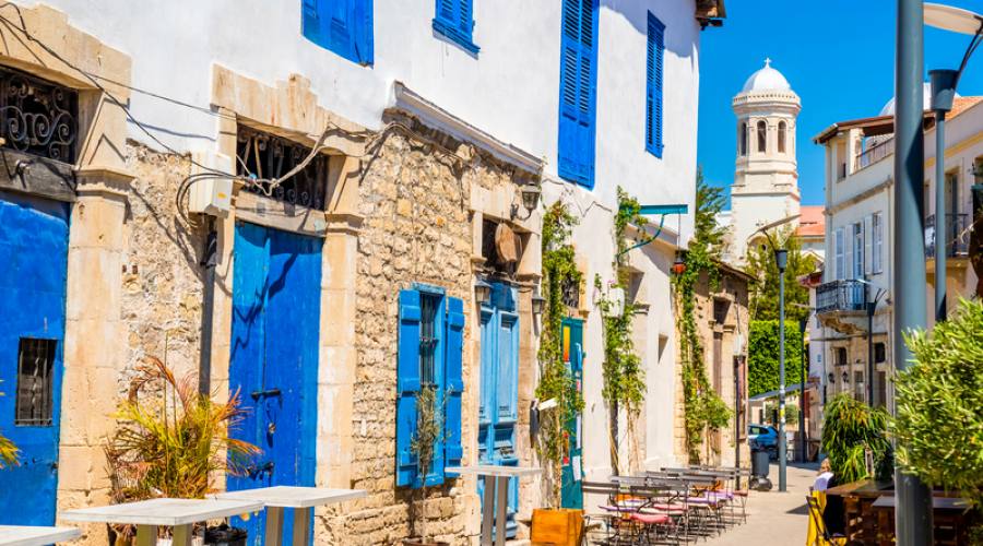 strada nel centro storico di Limassol