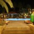 piscina by night