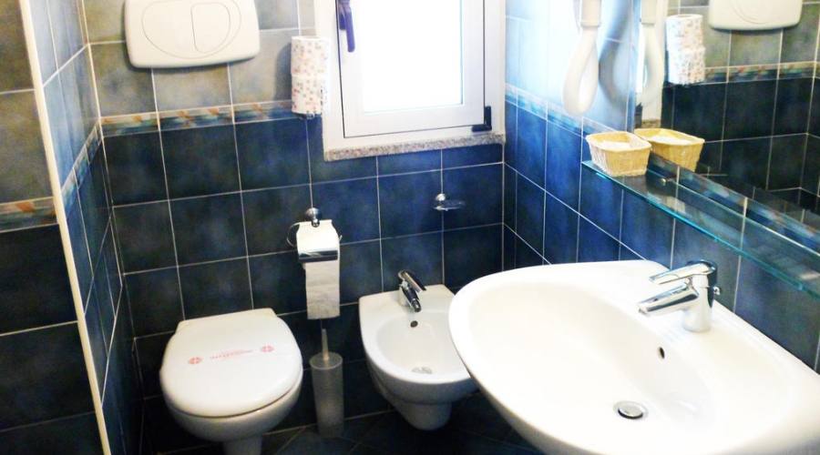 bagno interno alla camera