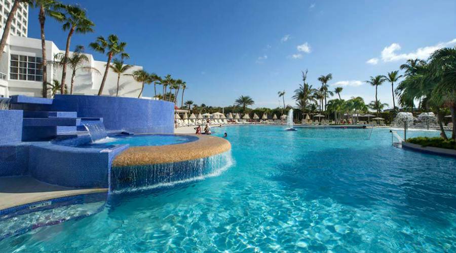 Horel Riu Palace Antillas - la piscina