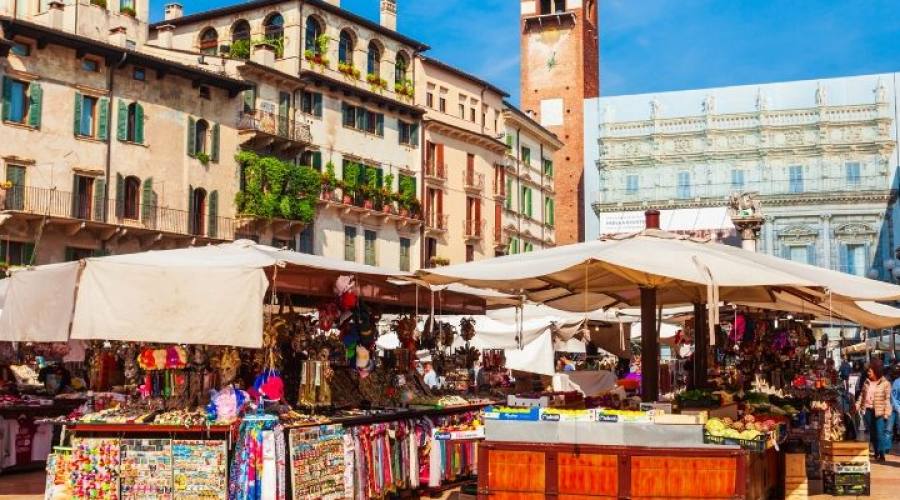 Mercato a Piazza delle Erbe