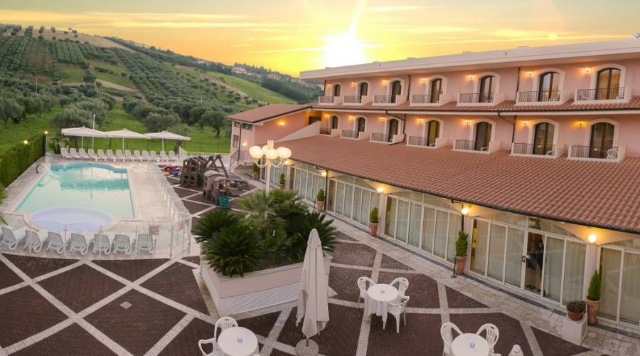 L'hotel dall'esterno