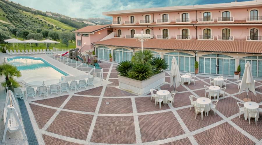 Panoramica piscina hotel