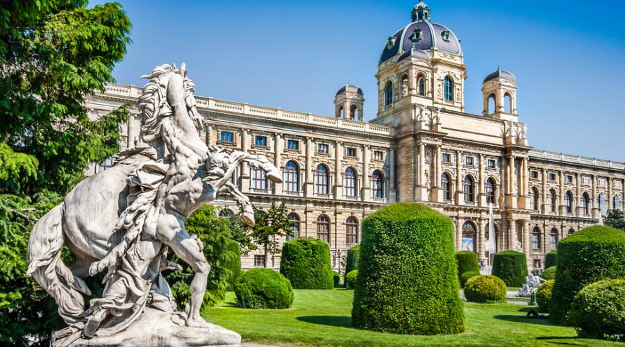 Vienna , Piazza Maria Teresa