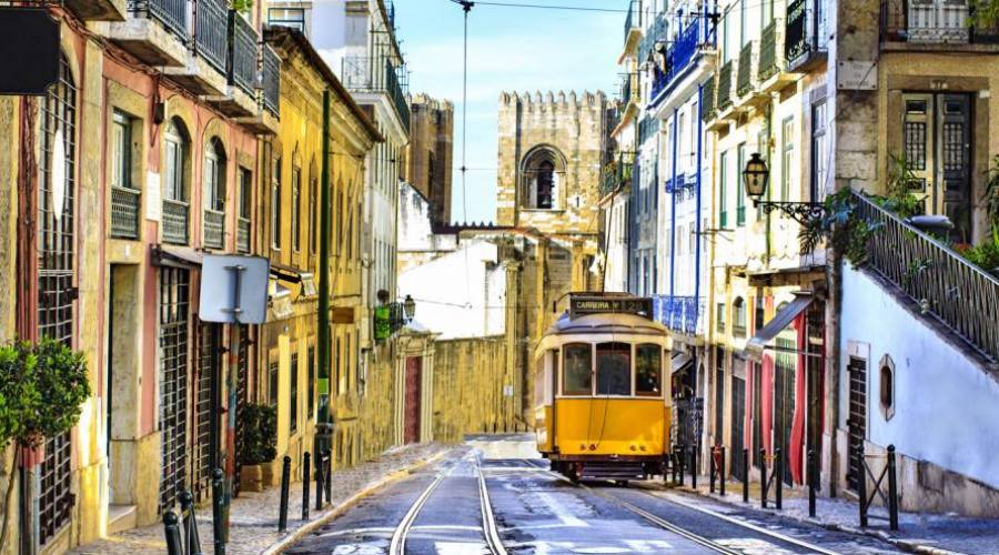 Lisbona, nei pressi della Cattedrale da Sè