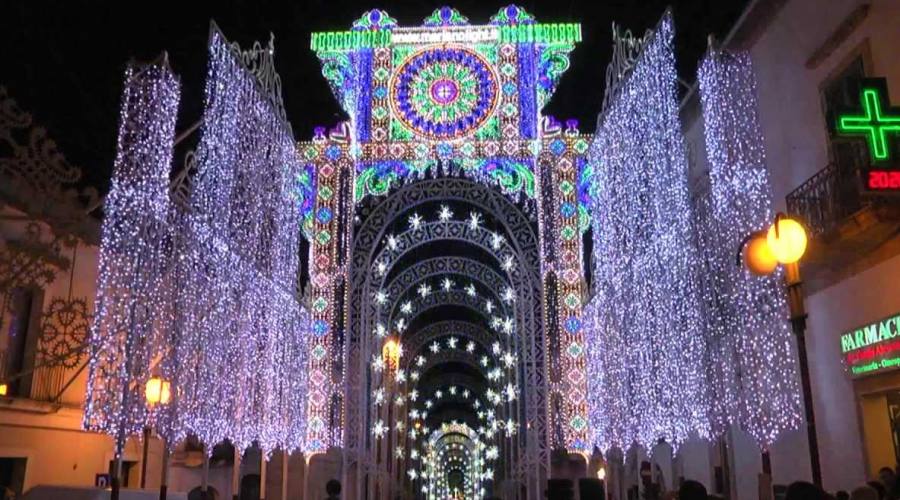 Tipiche luminarie nei paesi in festa salentini