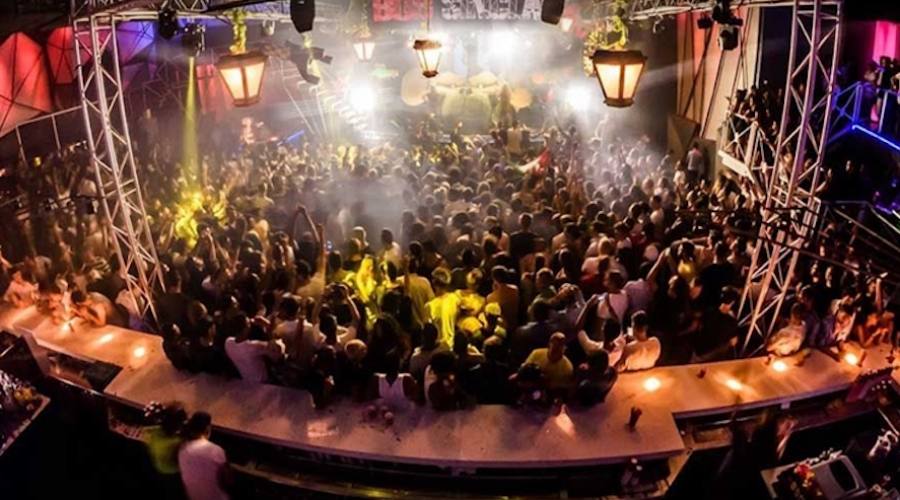 Feste a tema in discoteca