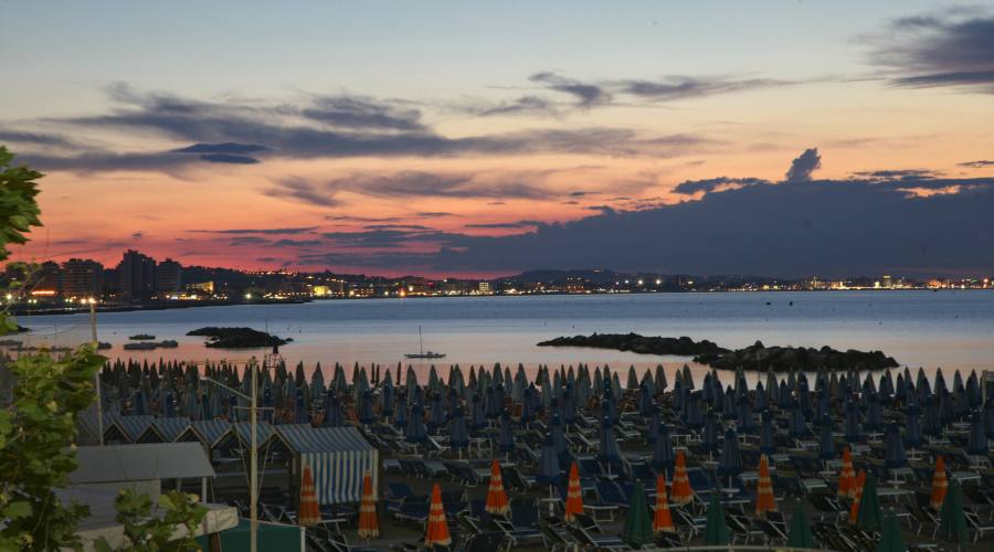 Spiaggia al tramonto