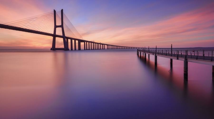 Ponte Vasco da Gama al tramonto