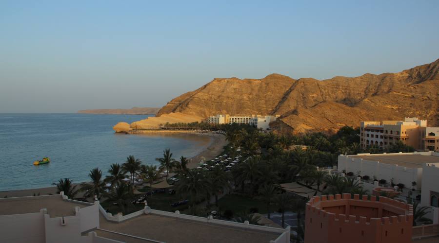 Hotel e spiaggia al tramonto