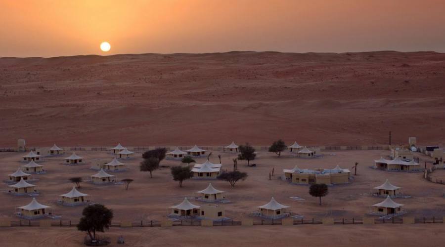 Desert Night Camp e tramontoa -Wahib