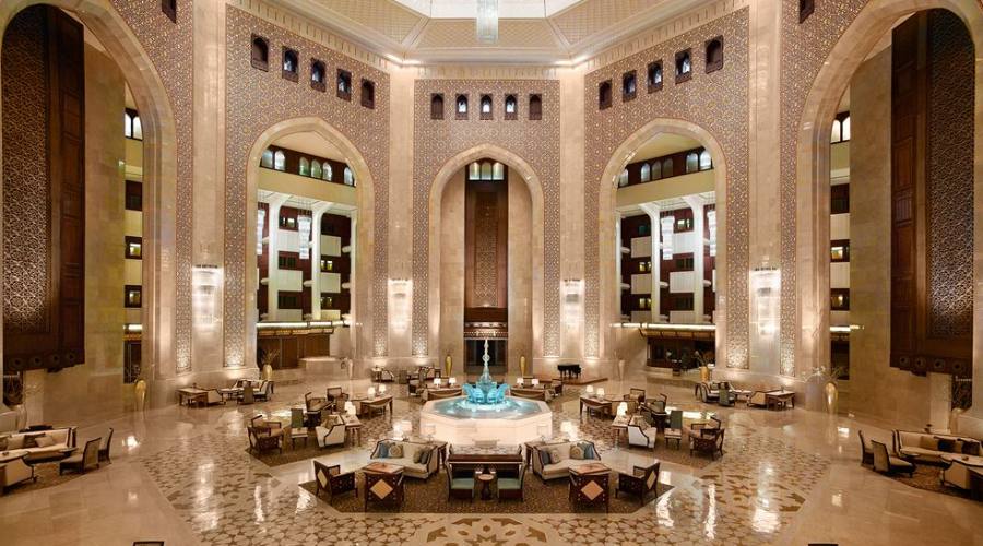 Atrio dell'hotel con fontana di cristallo