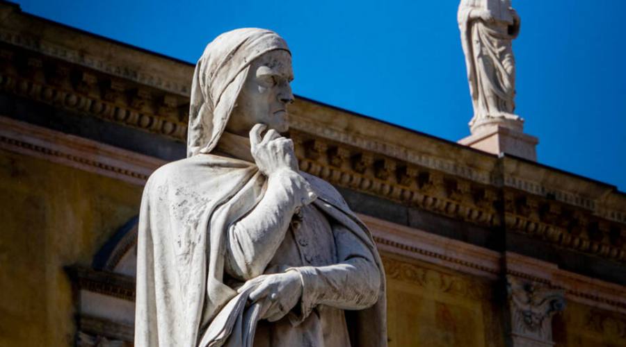 Statua di Dante Alighieri 
