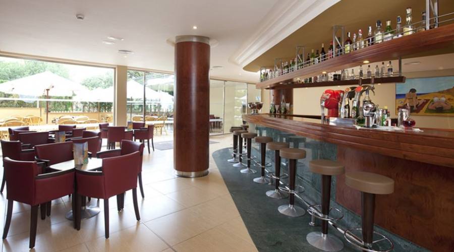 bar 