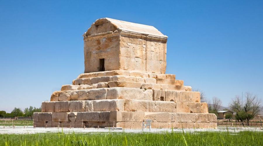 La tomba di Ciro il Grande è il monumento più importante di Pasargad.