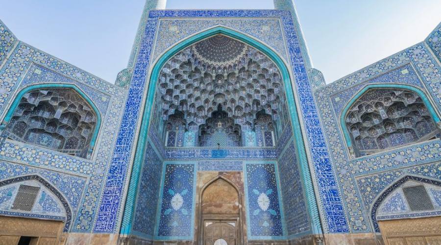 La Moschea Jameh o la Moschea Jame, Patrimonio dell'Umanità dell'UNESCO ed è una delle moschee più antiche ancora in piedi in Iran, situata in piazza Imam,
