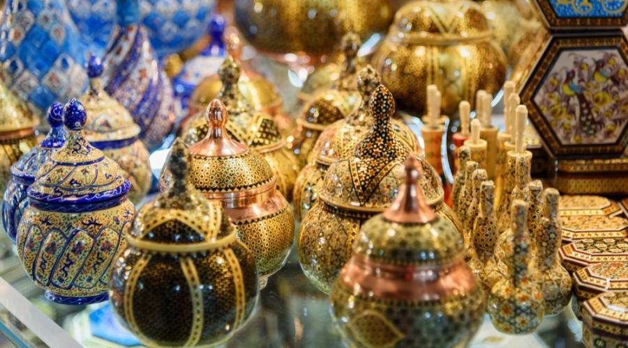 Traditional iranian souvenirs on Grand Bazaar in Isfahan. Iran