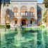 Splendida vista sul Palazzo Golestan e sul laghetto panoramico con acqua color smeraldo a Teheran