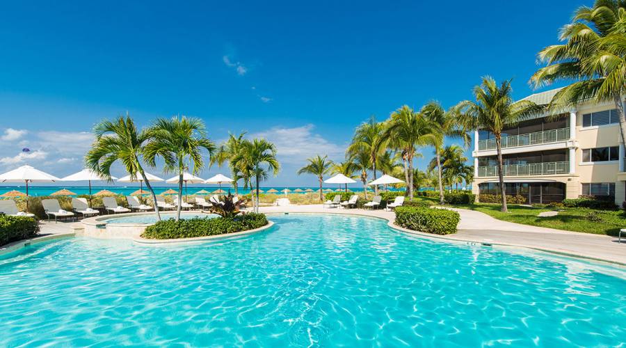 The Sands at Grace Bay, la piscina