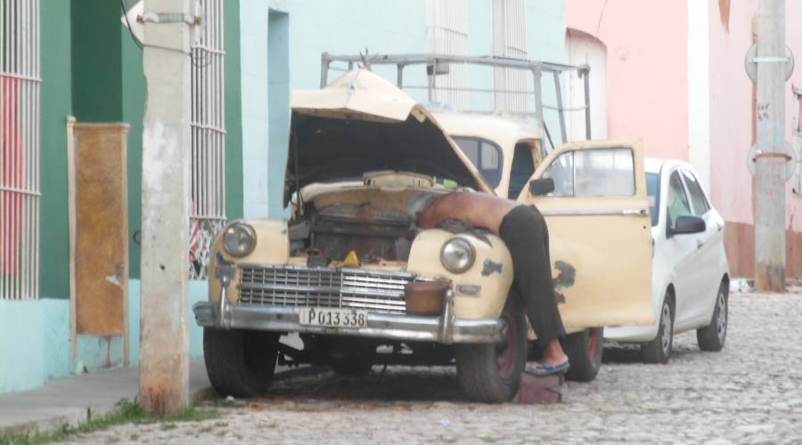 Auto D'Epoca a Cuba, riparazione