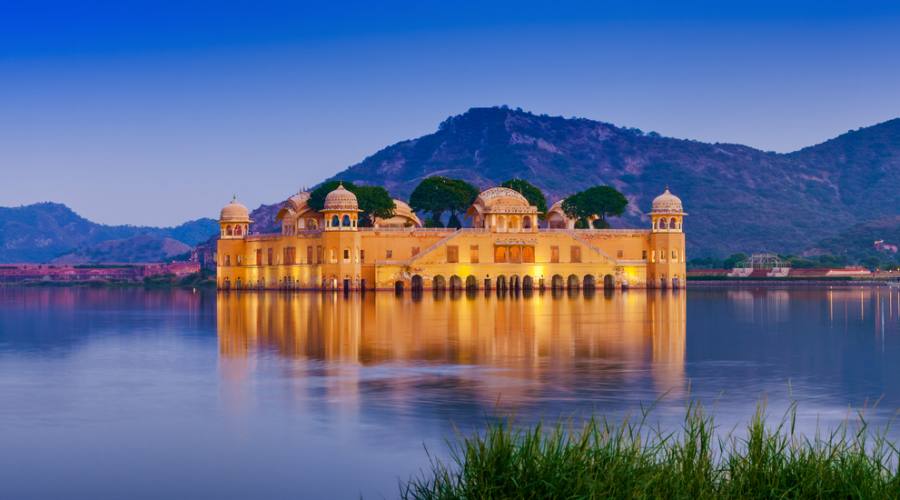 Il palazzo Jal Mahal a Jaipur