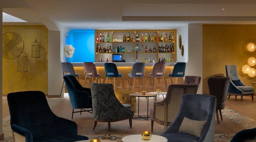 bar