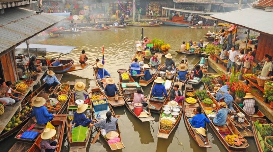 Il mercato galleggiante di Damnersaduak