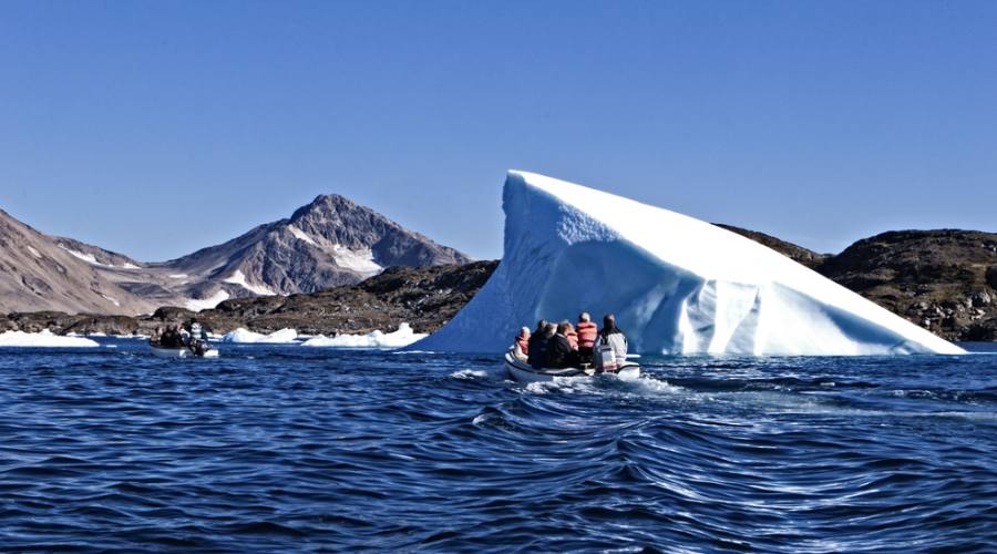 Iceberg galleggianti in Kulusuk