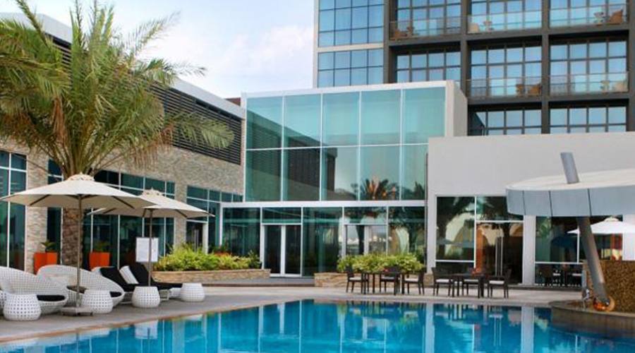 Abu _Dhabi Hotel Pool bar