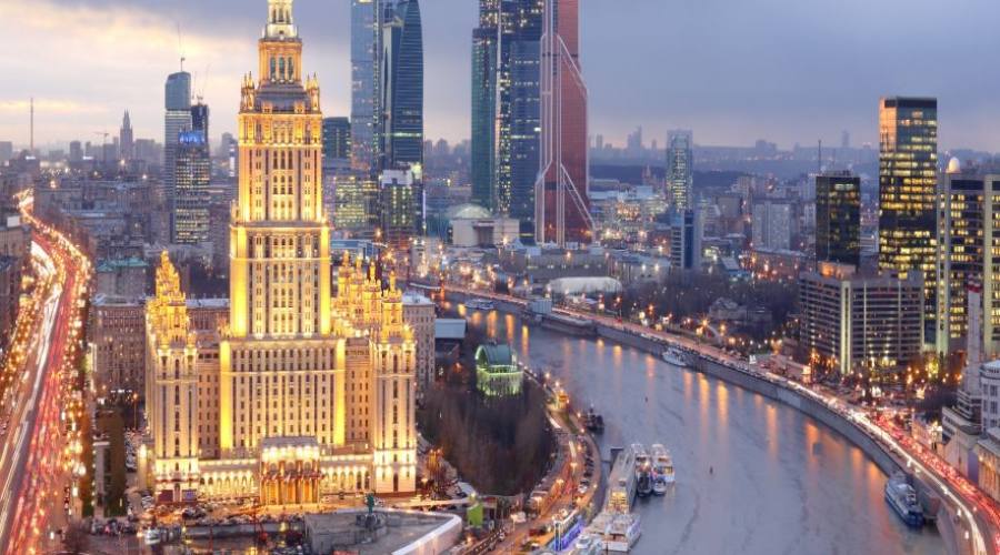 Mosca panoramica sulla Moscova