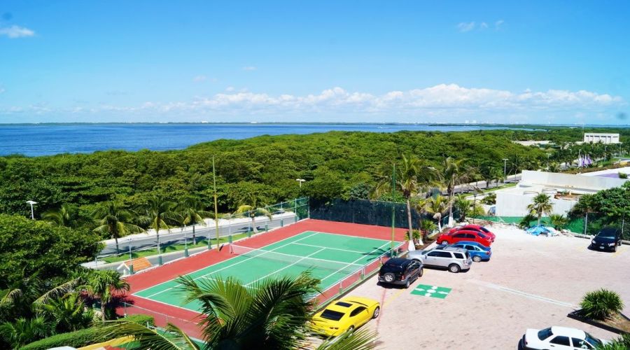 Solymar Beach: Campo da tennis