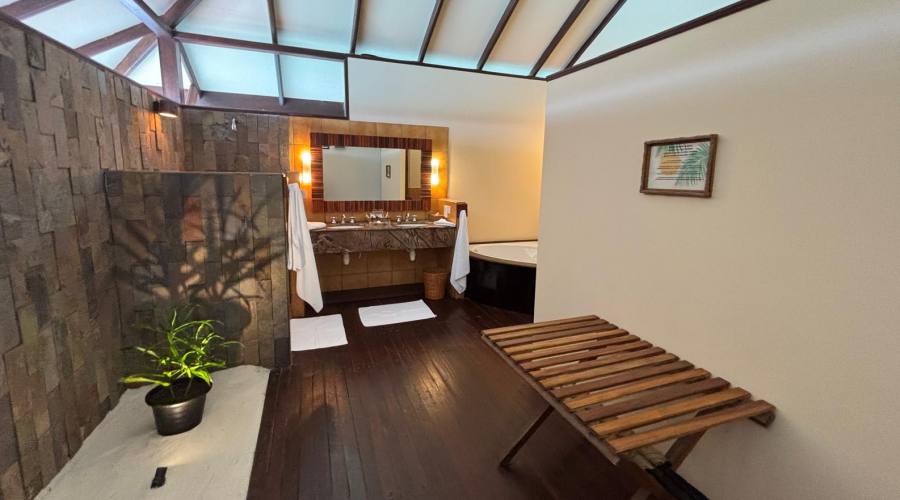 Bagno Overwater Villa