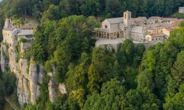 Santuari italiani: Collevalenza, Roccaporena, Cascia e La Verna.