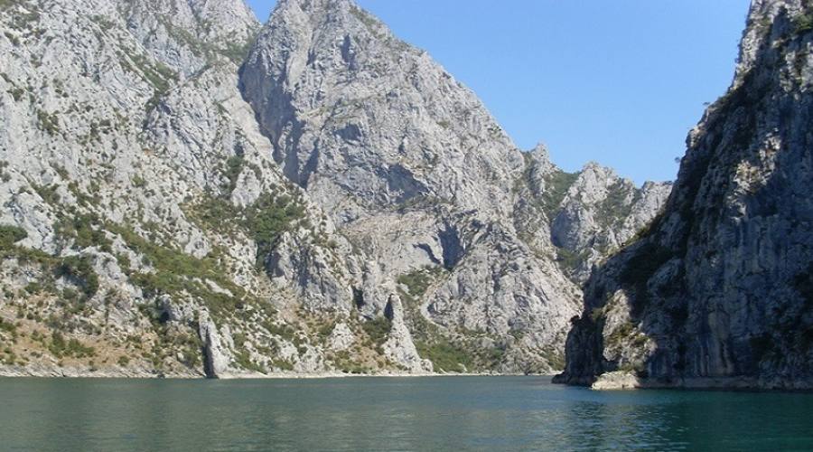 lago Koman