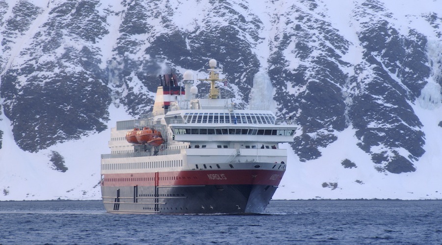 Il Postale Hurtigruten in navigazione 