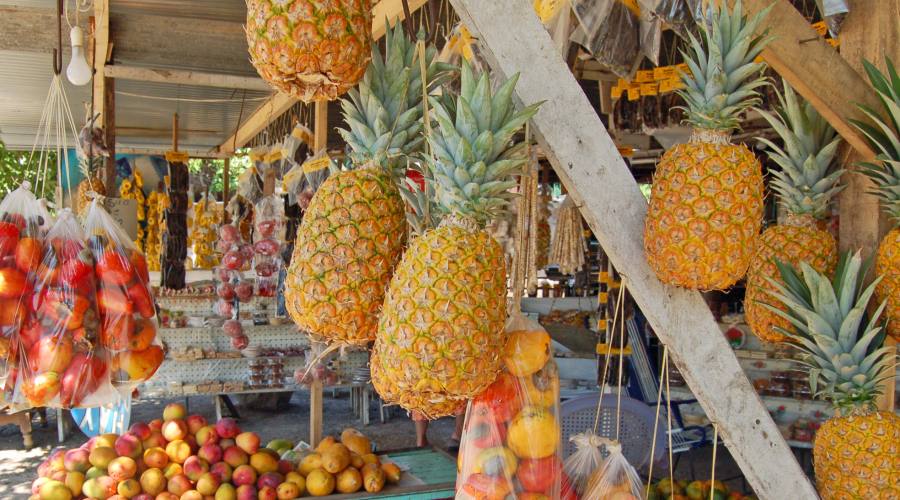 Ananas al mercato