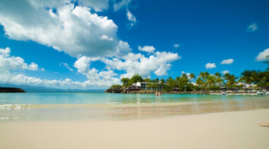 La spiaggia del Creole Beach Hotel